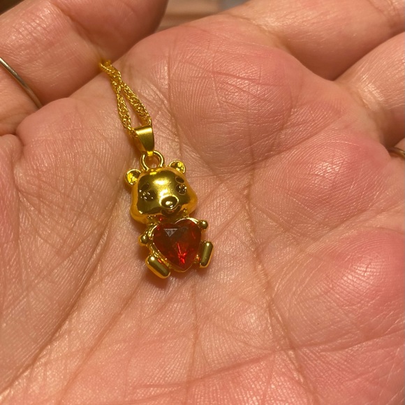 Winnie the Pooh Beand new Necklace Womans jewelry red heart rhinestone gold - Picture 4 of 5
